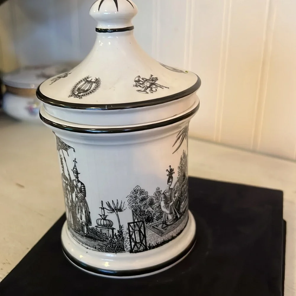 Vintage Mottahedeh Italy black white canister 6.5” x 3.5”